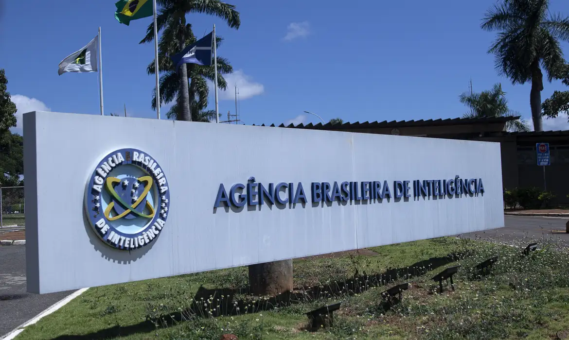 PF expõe agentes da Abin não indiciados e revolta servidores da agência