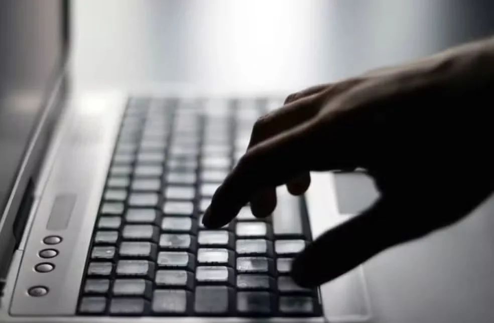 Vazamento de dados expõe 16 bilhões de senhas da Apple, Google e Facebook